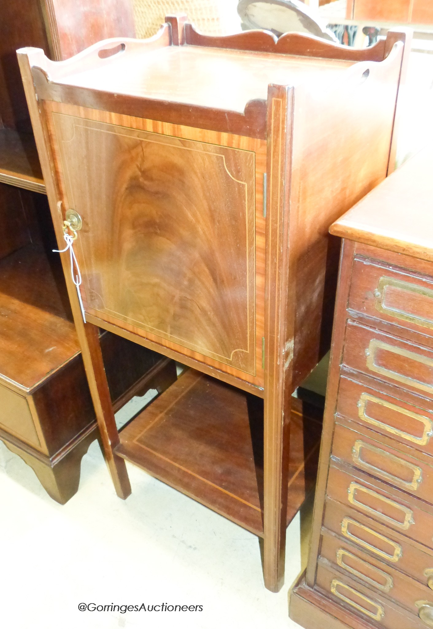 An Edwardian George III Style satinwood banded mahogany tray top two tier bedside cabinet. W-41, D-34, H-91cm.